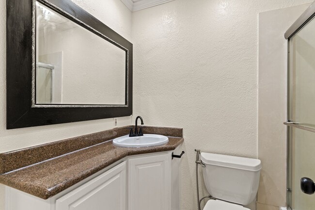 Building Photo - Pleasanton 2BD Townhouse w/ Granite Kitchen, Plank Floors, Community Amenities & Top Schools