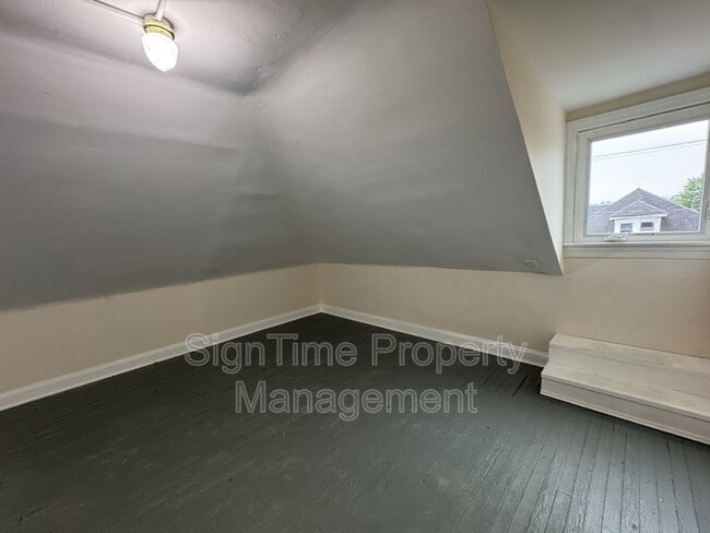 Building Photo - 836 W Washington St