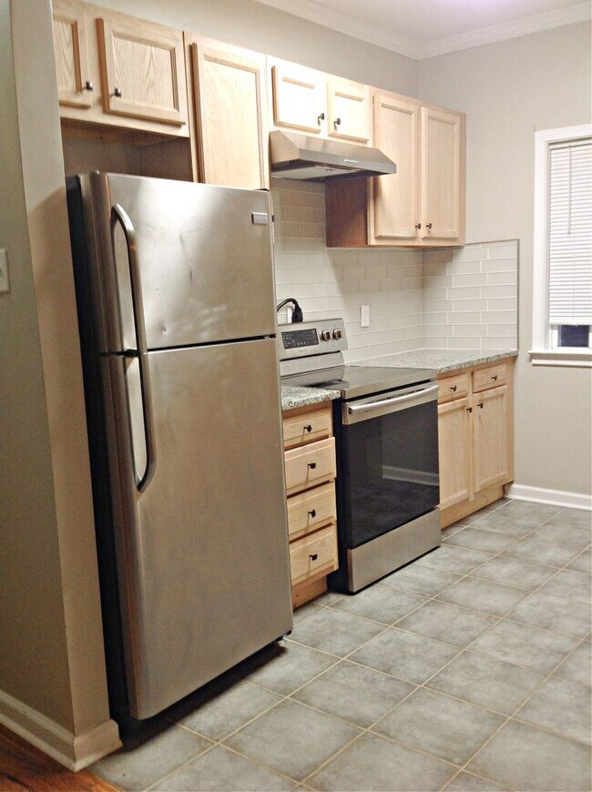 Building Photo - Renovated Cottage Charm