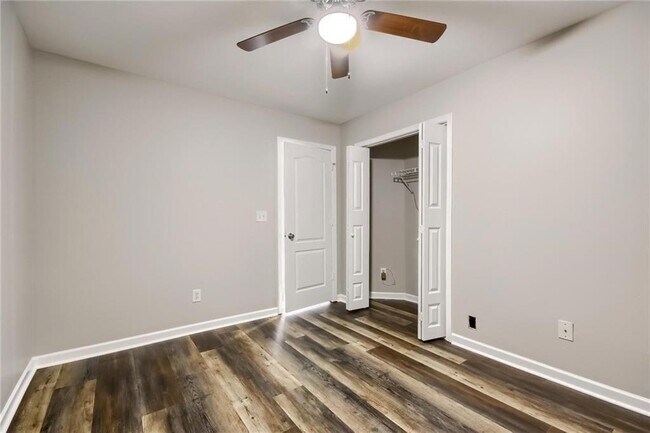 Building Photo - 2171 Waterford Park Dr