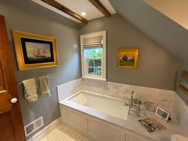 Building Photo - 23 Howard St