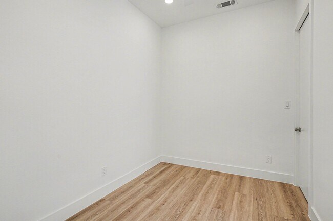 Building Photo - Be the first to live in Unit 205 at 2217 Fitzhugh—a brand-new 2026 construction offering 597 sq f...