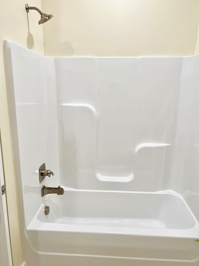 Building Photo - FOR Rent – 3 Bedroom, 2 Bath!