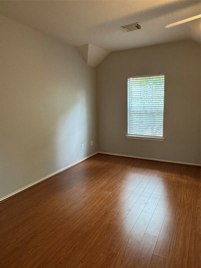 Building Photo - 226 S Walden Elms Cir