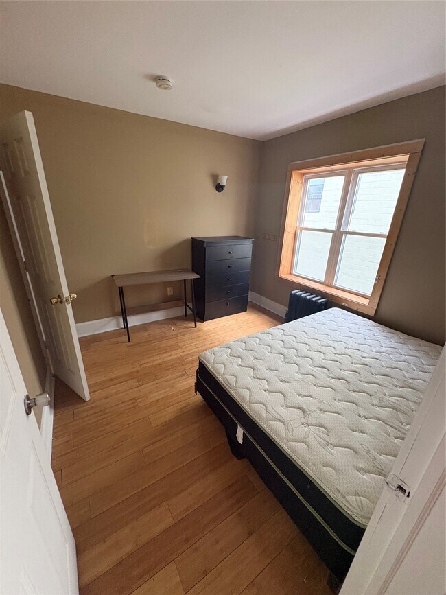 Building Photo - 198 Court St