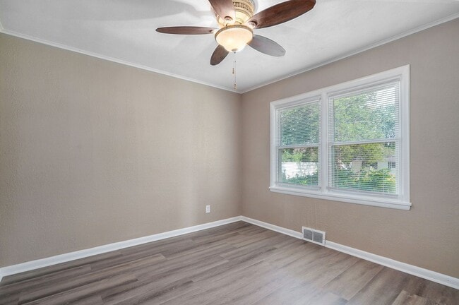 Building Photo - Adorable 3 Bedroom, 1.5 Bathroom House!