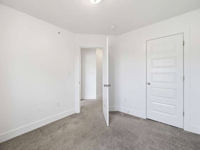 Building Photo - 8780 Hillside Way