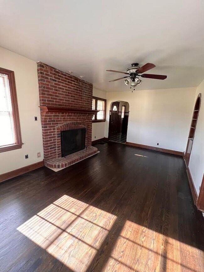 Building Photo - 926 Tibbetts Wick Rd