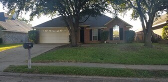 Building Photo - 1603 Williamsburg Dr