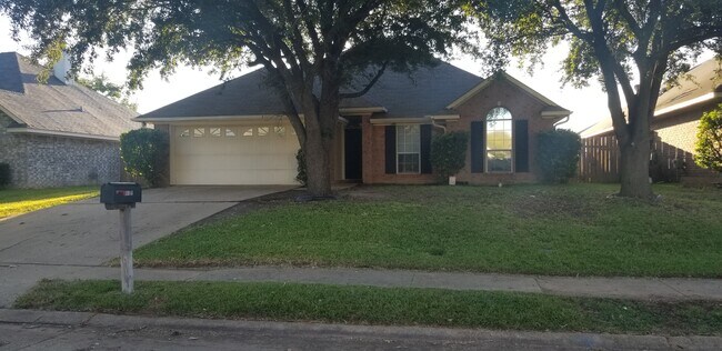 Building Photo - 1603 Williamsburg Dr