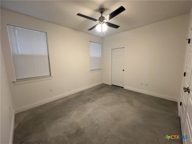 Building Photo - 274 Kerlick Ln