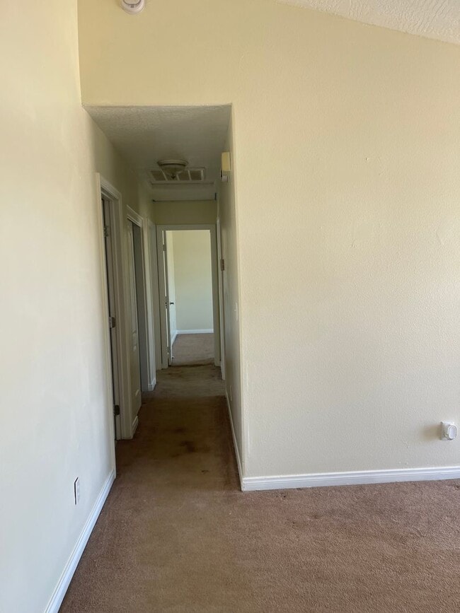 Building Photo - Bright Single-Story 4BR in Apple Valley — ...