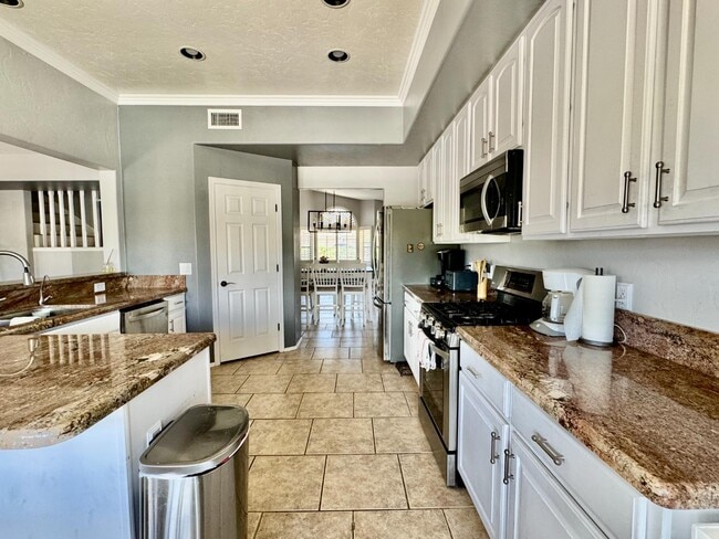 Building Photo - 12768 N Lantern Way