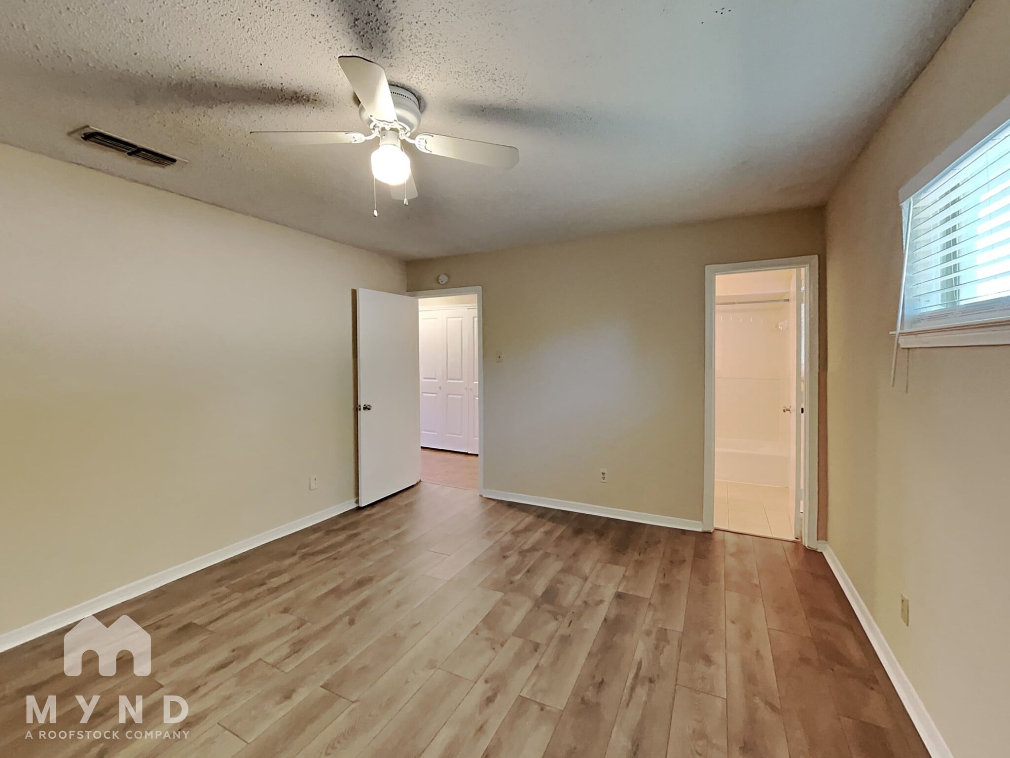 Building Photo - 15860 El Estado Dr