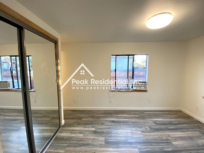 Building Photo - Cute 1 bd/1 ba Roseville House
