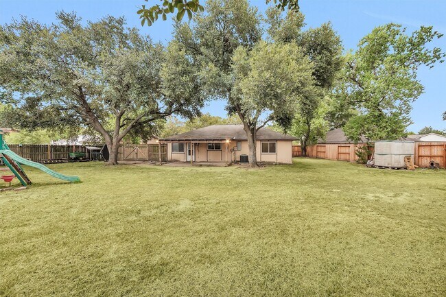 Building Photo - 4722 Enchanted Rock Ln