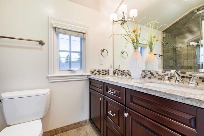 Building Photo - 140 Tennyson Ave