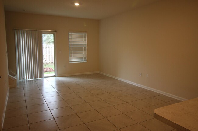Building Photo - 9479 Star Dr