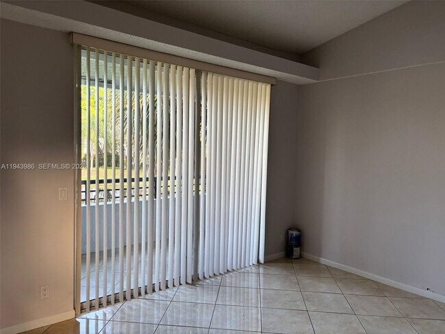 Building Photo - 901 Lyons Rd