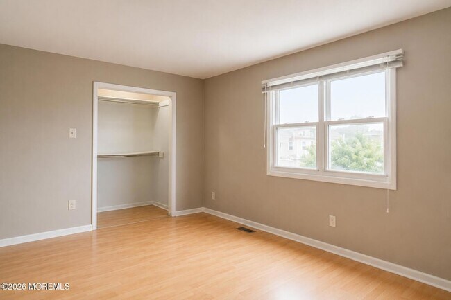 Building Photo - 610A N Victoria Ave
