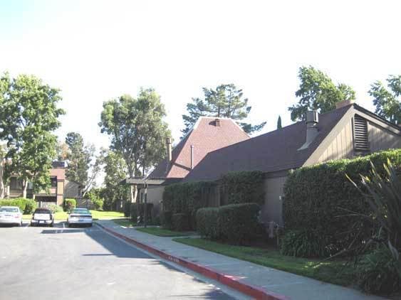 Building Photo - Nice 3br/1.5ba Town Home. Great school. Wa...