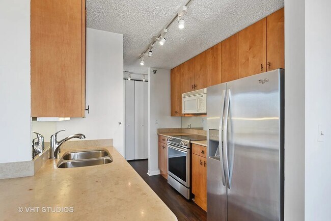 Building Photo - 1122 N Clark St