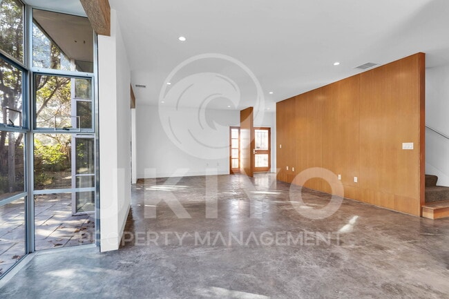 Building Photo - 6100 Adeline St