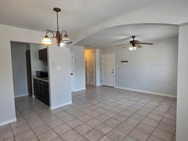 Building Photo - 207 Martingale