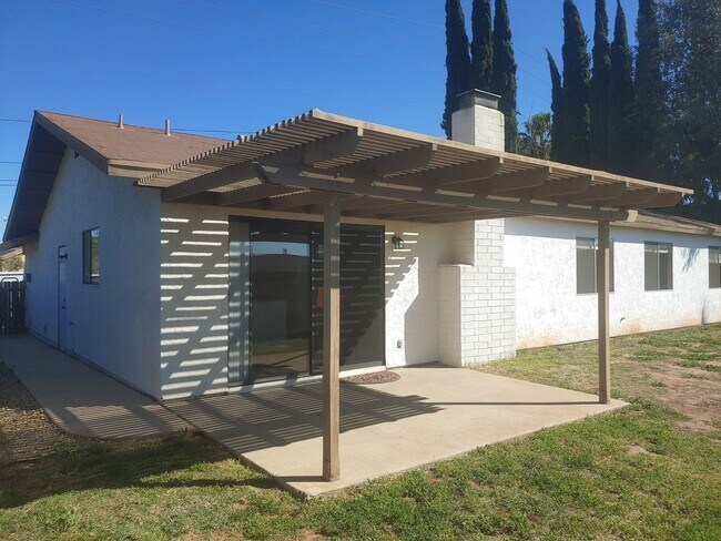 Building Photo - COMING SOON! Single Level 4 Bed/2 Bath in ...