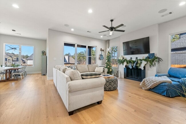 Building Photo - Sale Pending