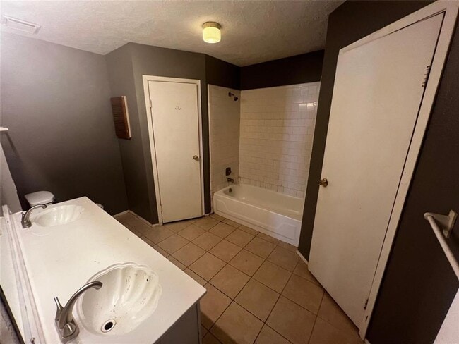 Building Photo - 22119 Diane Dr