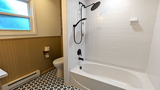 Building Photo - 3 bedroom (Entire House) in the Solitude Village section of High Bridge