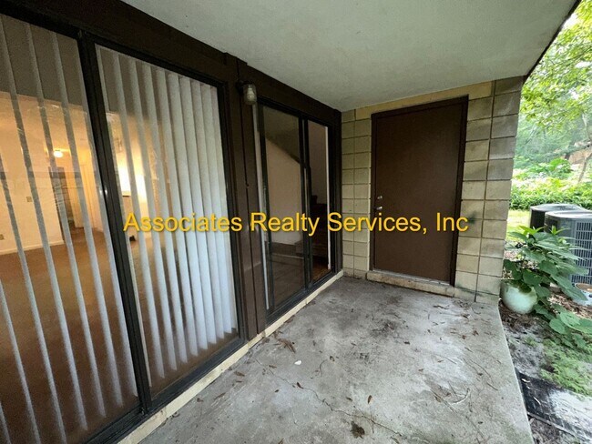 Building Photo - Charming 2 Bedroom, 2 Bath Home Near Veteran’s Park – A Must See!