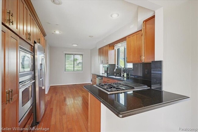 Building Photo - 5321 Fairway Ln