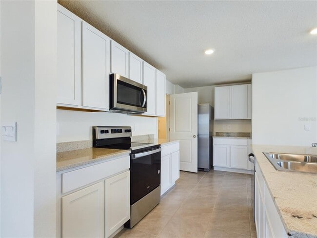 Building Photo - 8626 SW 46th Ave