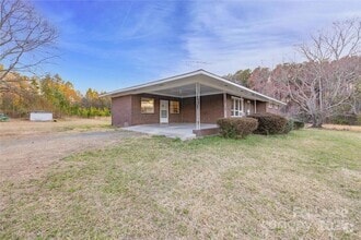 Building Photo - 44261 US-52