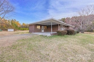 Building Photo - 44261 US-52