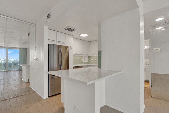 Building Photo - 2800 N Flagler Dr