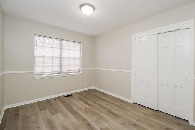 Building Photo - 2904 Huntleigh Dr