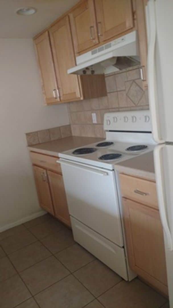 Building Photo - Beautiful Upstairs Condo, Spacious 2 Bedroom 1.5 Bathroom and 928 Sq Ft. In Nice Community, The P...