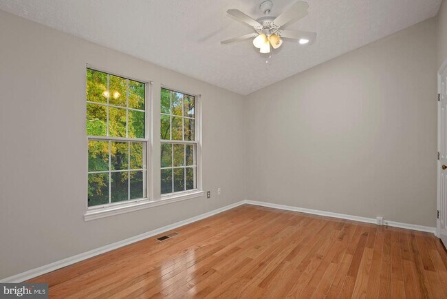 Building Photo - 1539 Woodcrest Dr