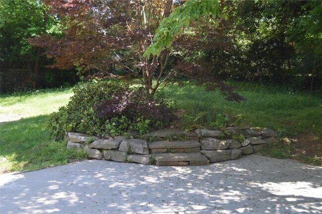 Building Photo - 2381 Eastway Rd