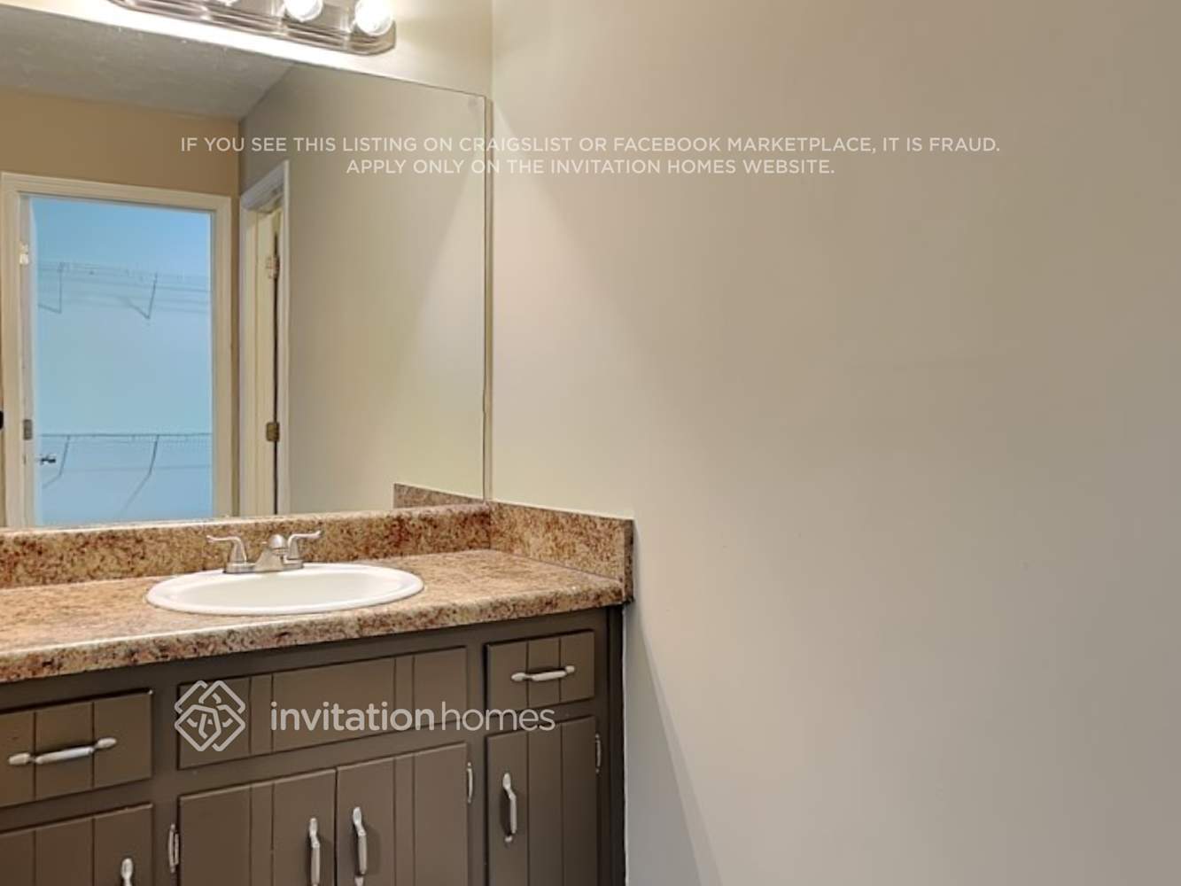 Building Photo - 820 Cedar Lake Dr SE