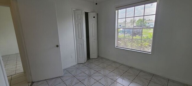 Building Photo - Condo in Chelsea Square, Kissimmee