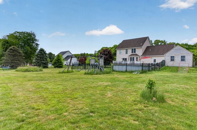 Building Photo - Spacious Stratham Home | Semi-In Ground Pool | Finished Basement | AVAILABLE AUGUST 1st