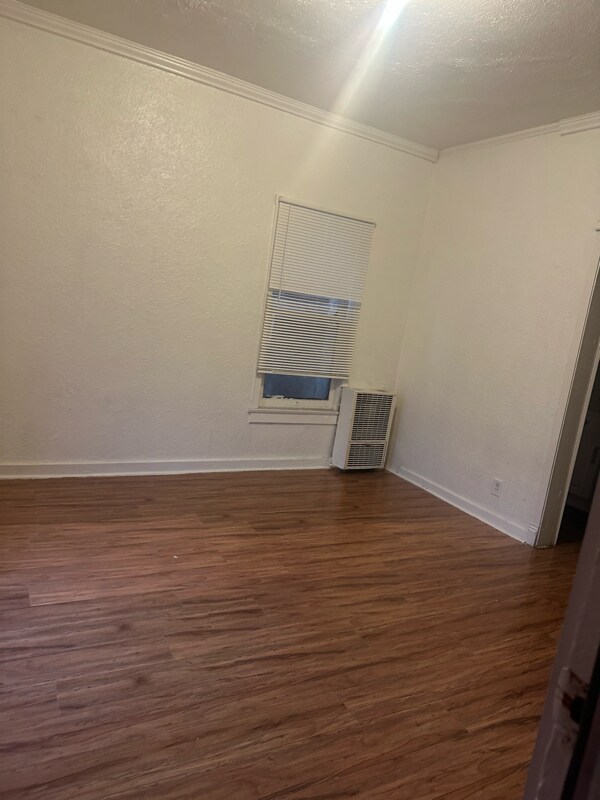 Building Photo - 1117 S Norton Ave