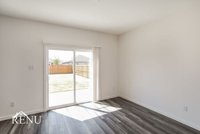 Building Photo - 1317 Escondido Dr