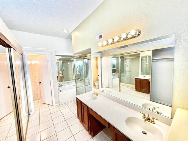 Building Photo - 503 Ranch Trail