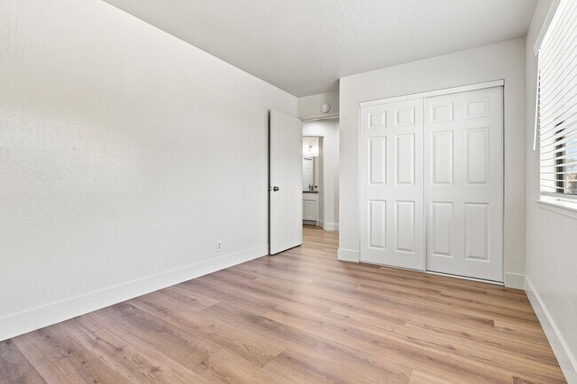 Building Photo - 224 Green Meadow Dr