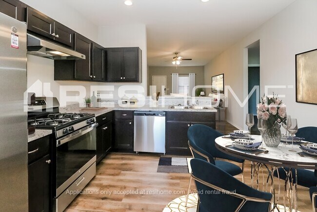 Building Photo - 916 Klare Ln